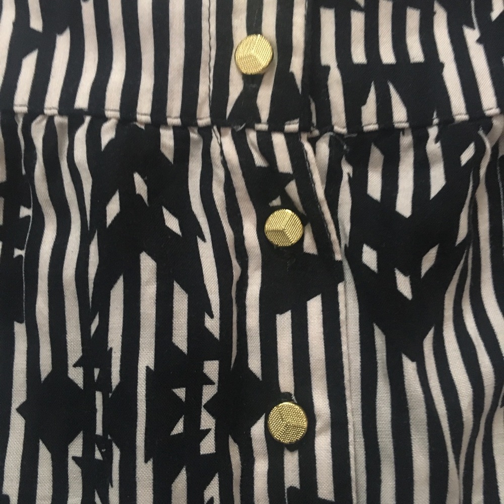 Charlotte Russe🔸Black & white skirt with pockets! - Picture 3 of 6